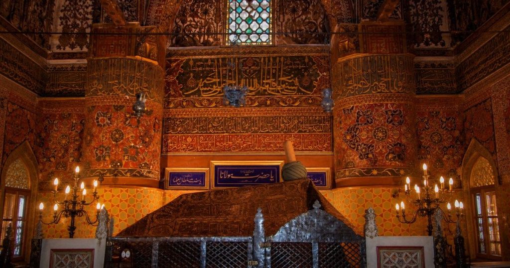 آرامگاه مولوی
